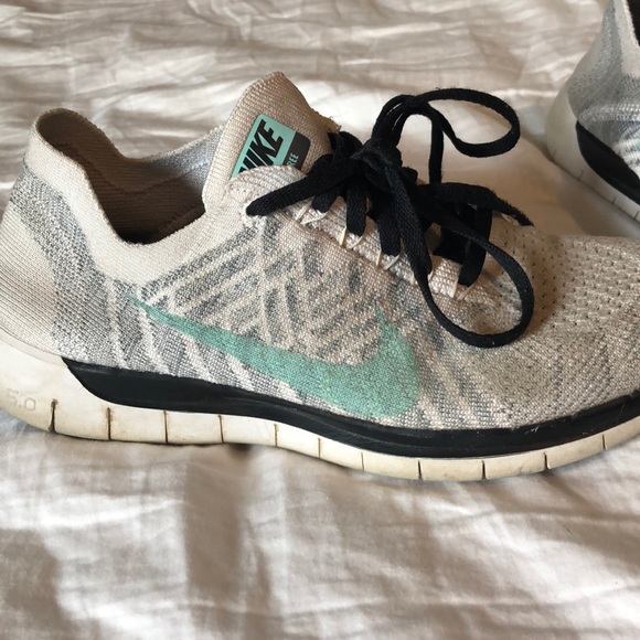 Nike Shoes - Nike running/tennis shoes